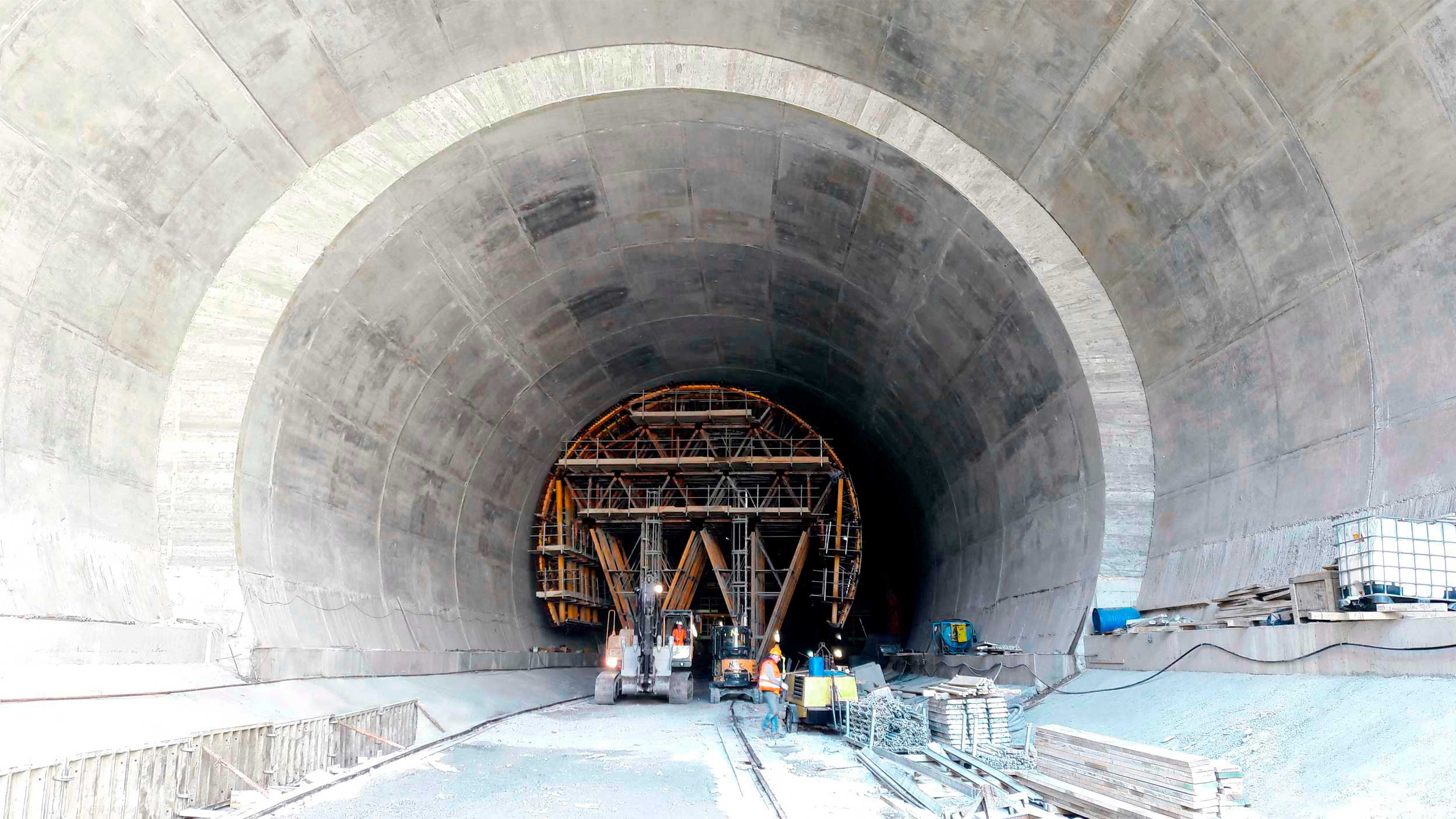 Encofrados para la construcción de túneles, canales, galerías etc.