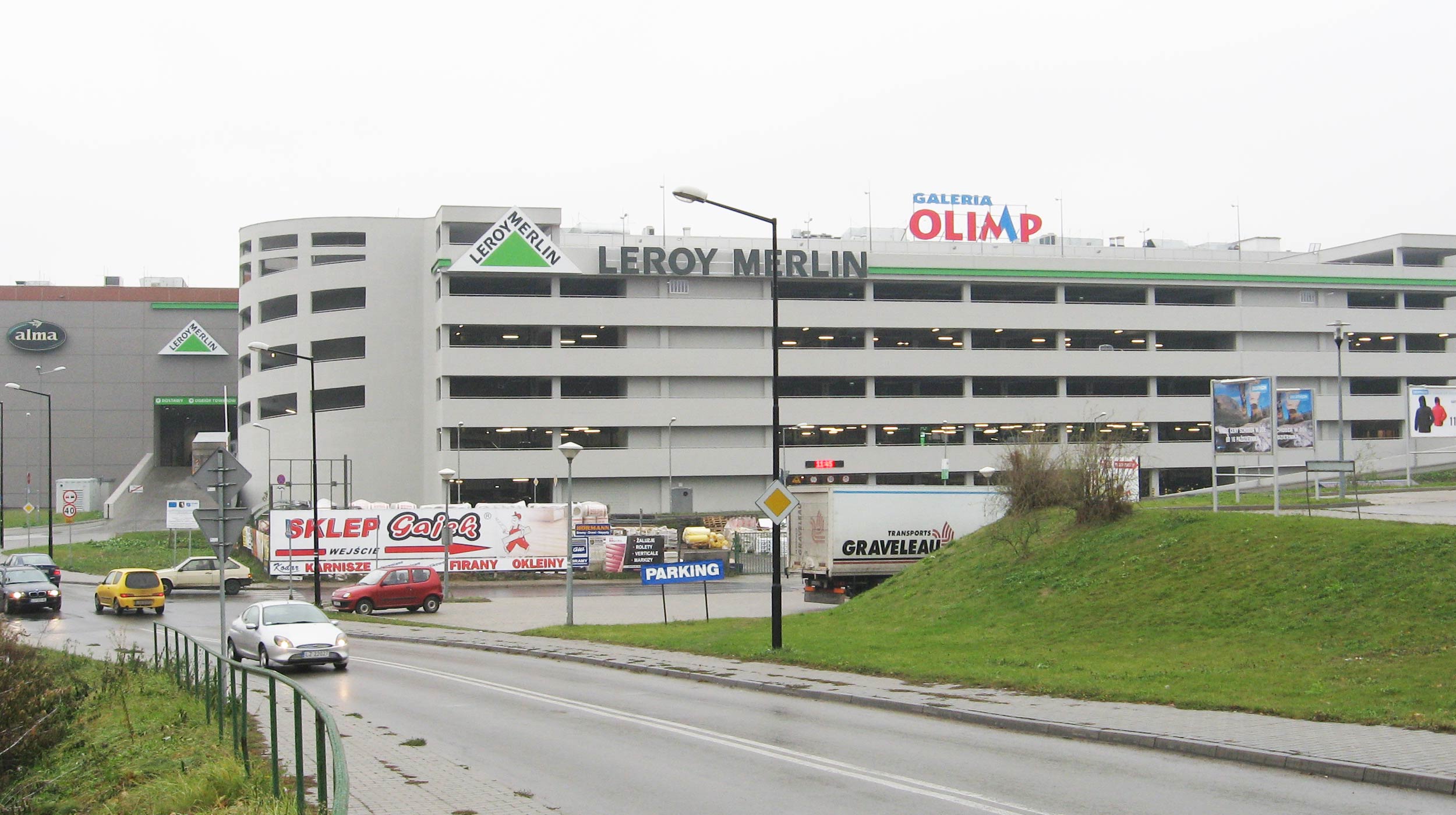 El mayor centro comercial de la provincia de Lublin, con una superficie total de 126.000 m² .