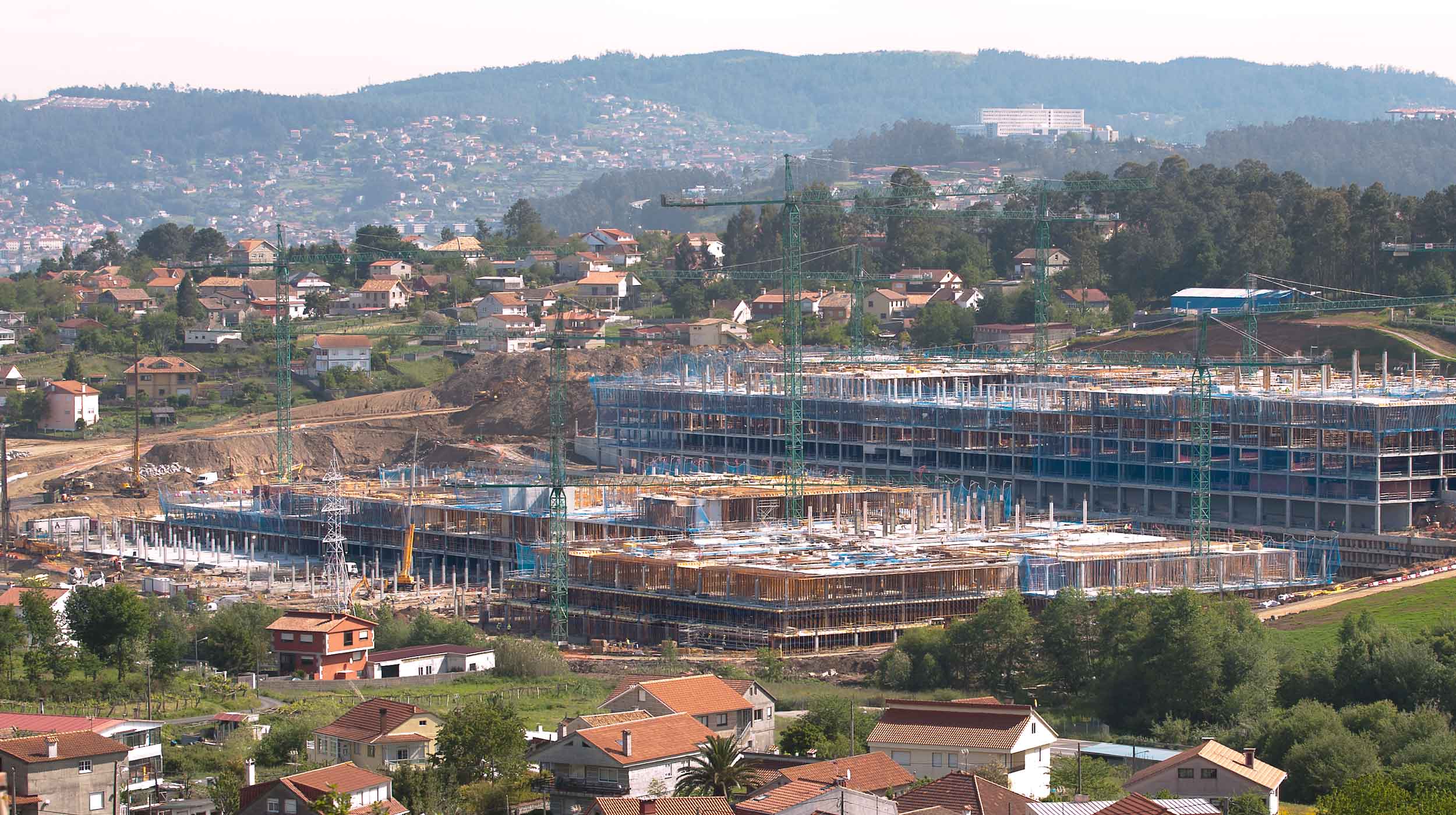 La Xunta de Galicia está construyendo en Vigo un nuevo Hospital Público que dará asistencia sanitaria a más de 600.000 vecinos de esta ciudad y a su área de influencia.