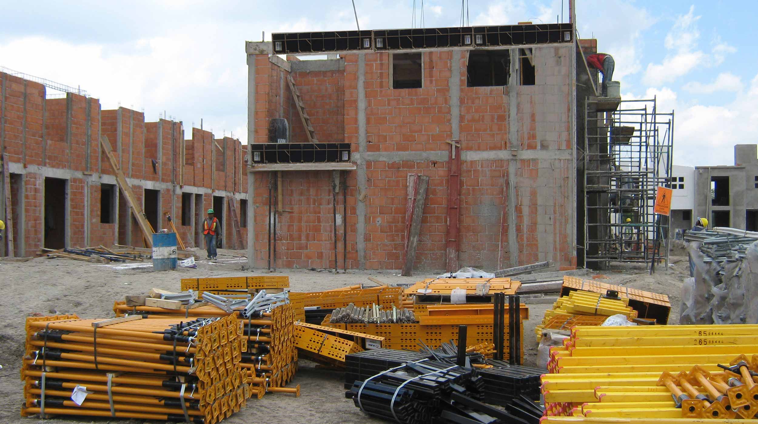 El Conjunto Residencial Bosques de Zinantepec se ubica en la ciudad de Toluca dentro del sector de vivienda de interés social medio.