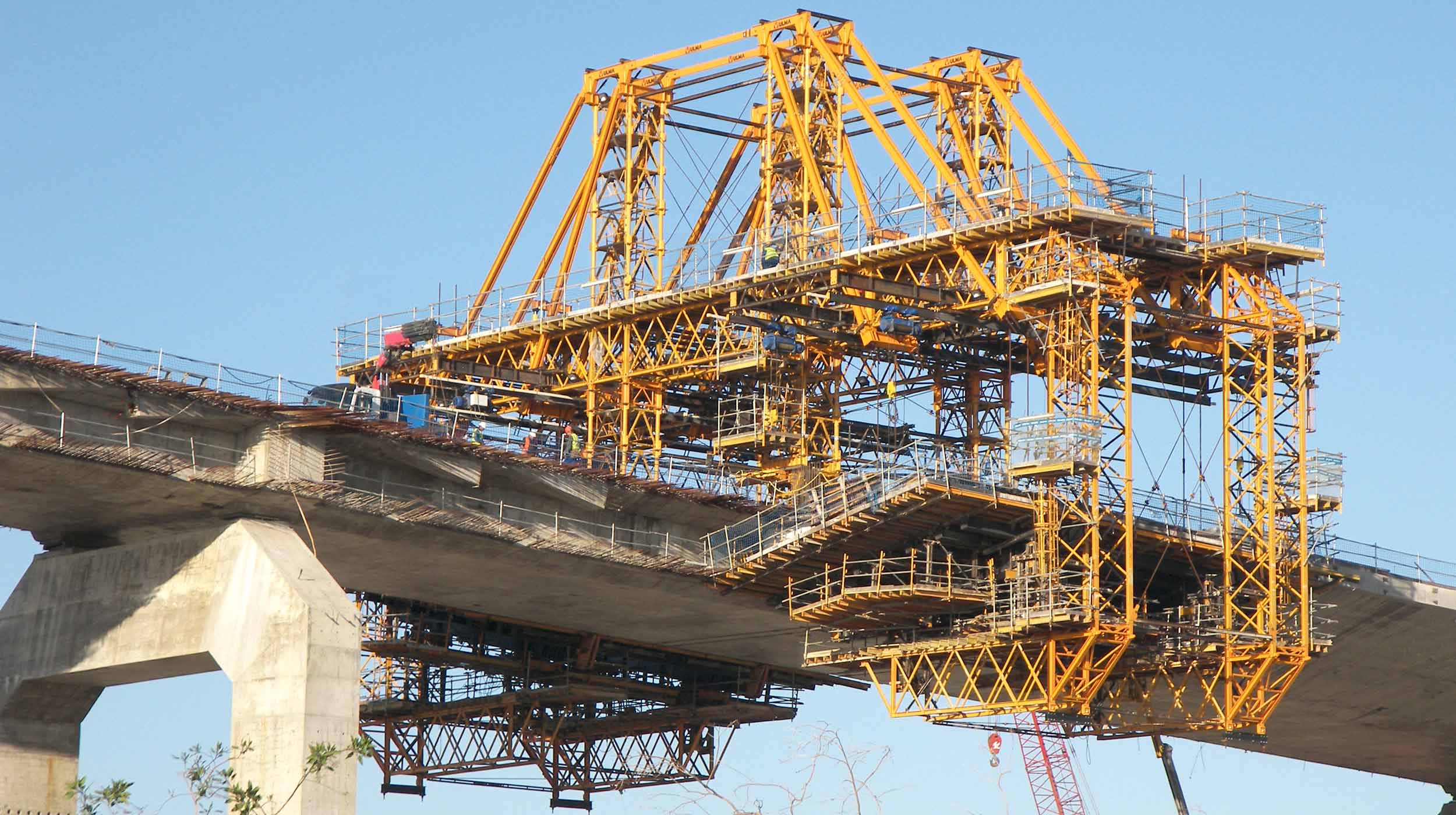 El puente sobre la bahía de Cádiz, será el más grande de España y uno de los más grandes del mundo con una longitud de 3.082 m.