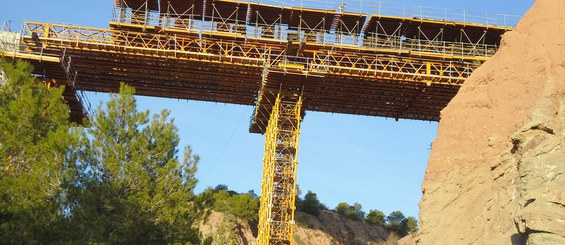 Viaducto sobre el Barranco de los Ojos, Alicante, España