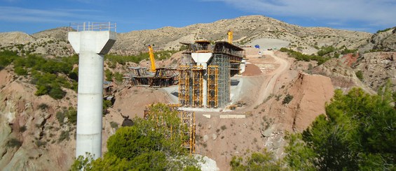 Viaducto sobre el Barranco de los Ojos, Alicante, España