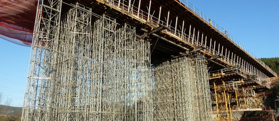 Viaducto sobre el río Nervión, Arrigorriaga, España