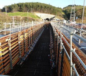 Viaducto sobre el río Nervión, Arrigorriaga, España