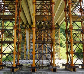 Apeo del Viaducto de Loiola sobre el río Urumea, Donostia, España