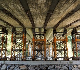 Apeo del Viaducto de Loiola sobre el río Urumea, Donostia, España