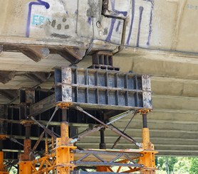Apeo del Viaducto de Loiola sobre el río Urumea, Donostia, España