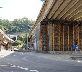 Apeo del Viaducto de Loiola sobre el río Urumea, Donostia, España