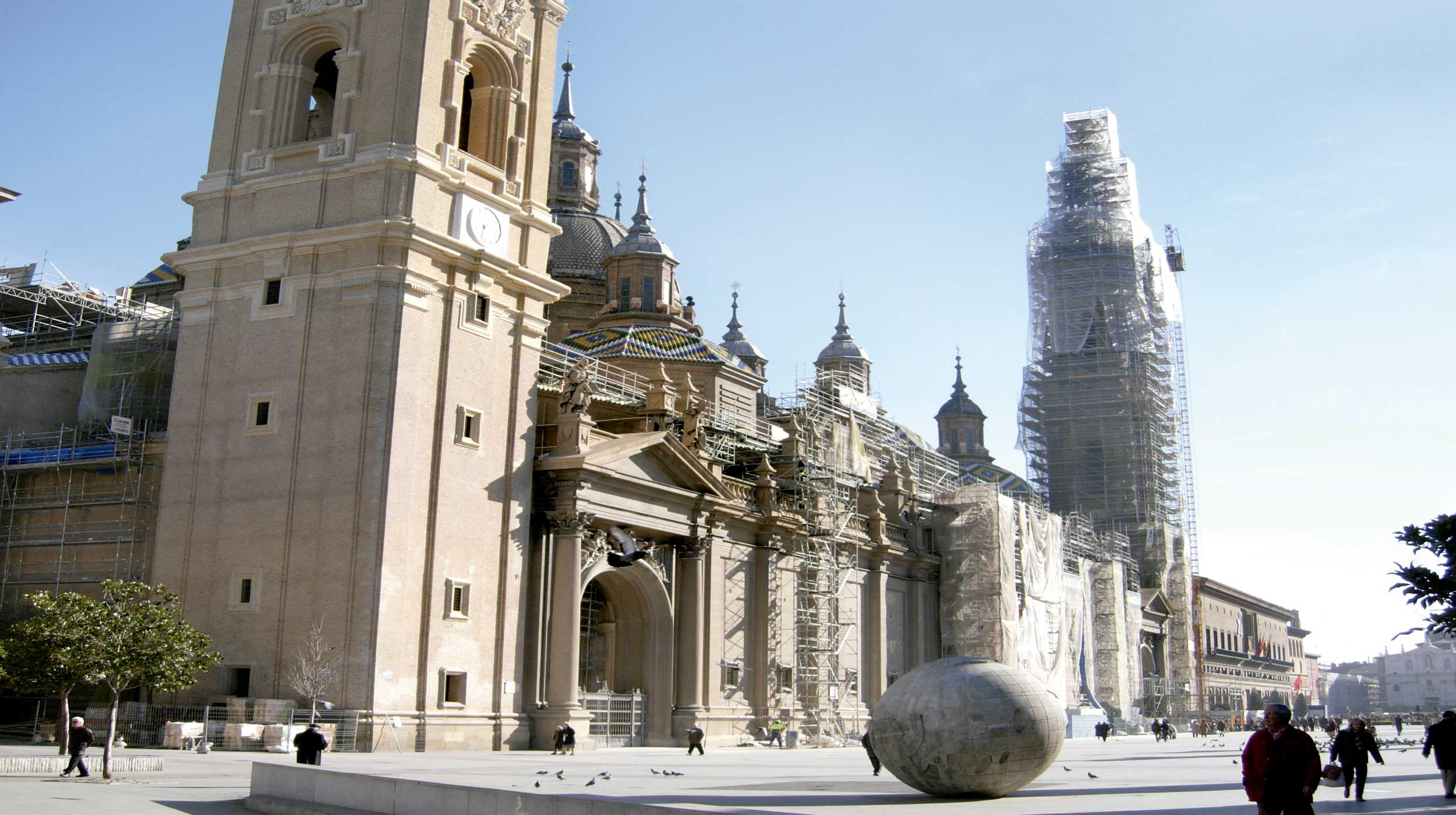 Desde 2005 se han llevado a cabo los trabajos de rehabilitación integral de la Basílica del Pilar, de origen medieval.