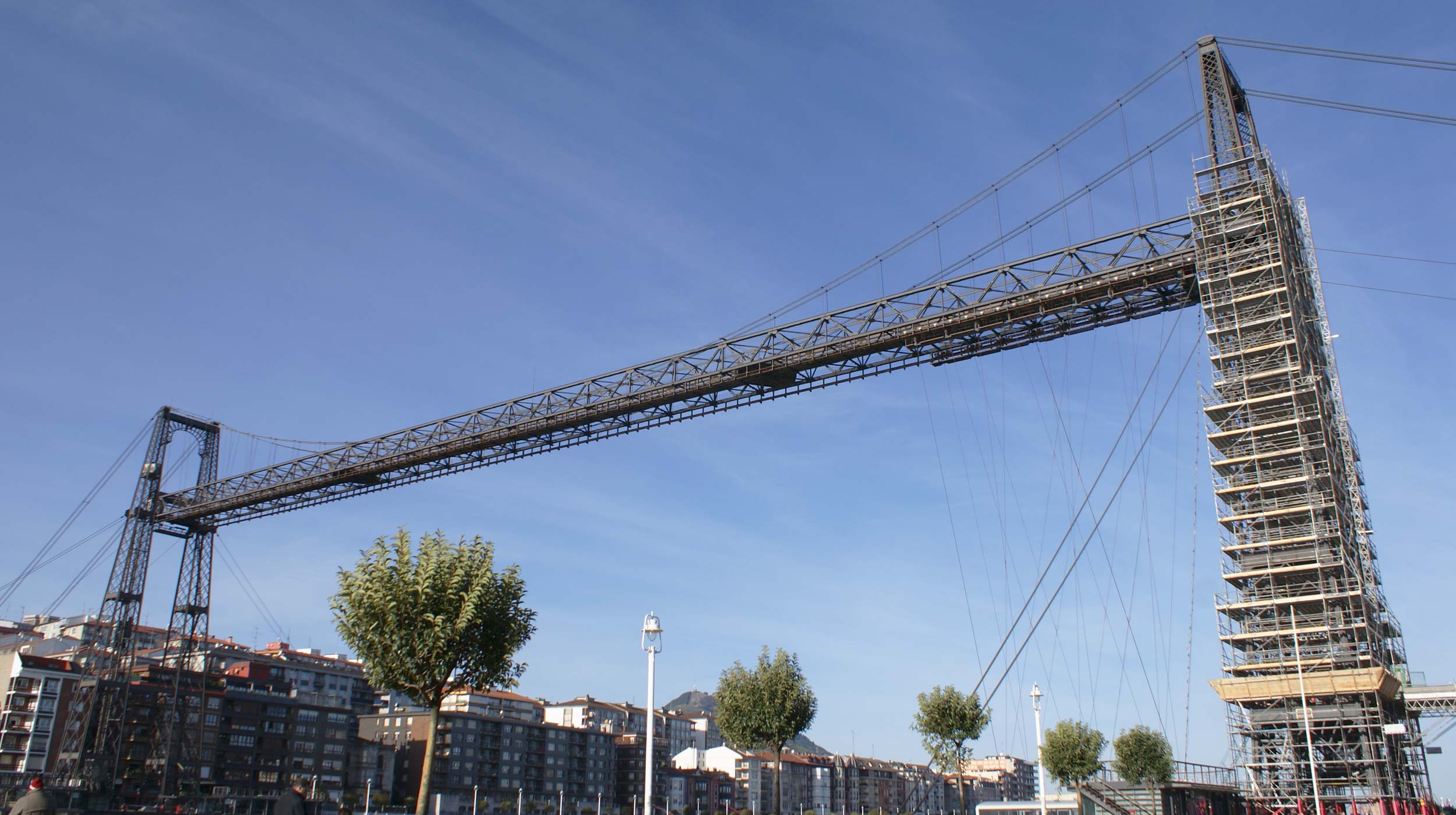 Declarado Patrimonio de la Humanidad por la Unesco en 2006, el Puente Colgante o Puente de Vizcaya simboliza la Revolución Industrial de finales del siglo XIX.