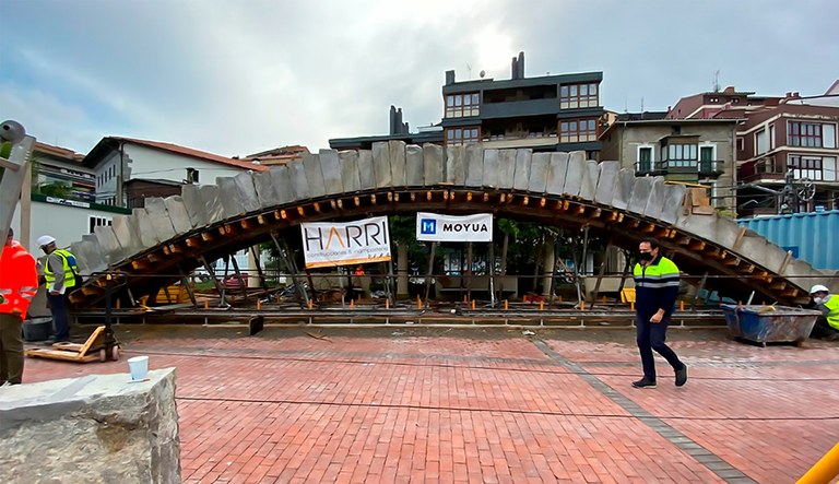 15_BLOG_Puente Debaportada_Espana_ULMA_Construction Colocación de dovelas en el montaje en blanco.