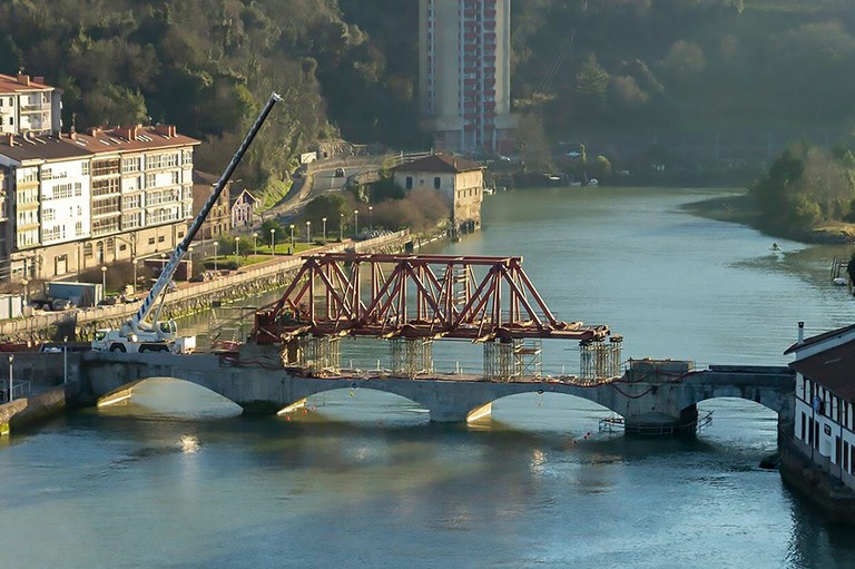 18_BLOG_Puente Debaportada_Espana_ULMA_Construction Desmontaje de la cimbra autolanzable sobre torres de cimbras OC auxiliares.