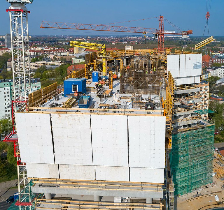 Alto rendimiento y seguridad en Hanza Tower, Polonia