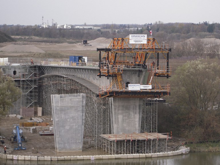 Puente sobre el río Grand, Ontario, Canadá