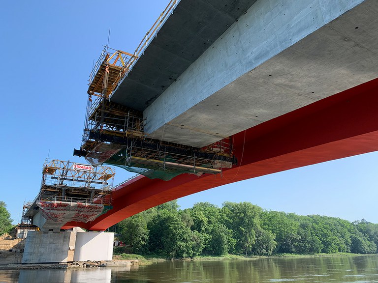 Flexibilidad y seguridad con el carro de voladizos sucesivos CVS en la construcción del Puente MS-4B de Polonia