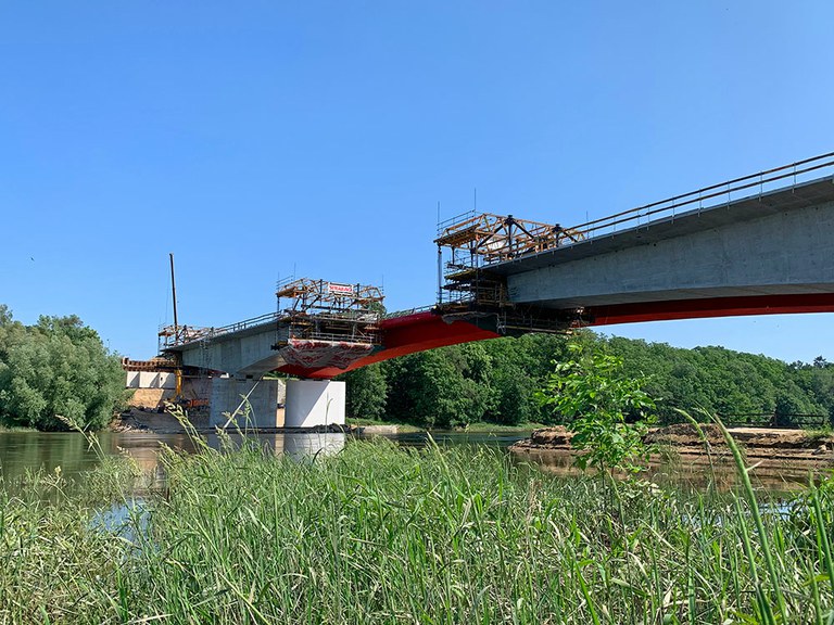 Flexibilidad y seguridad con el carro de voladizos sucesivos CVS en la construcción del Puente MS-4B de Polonia