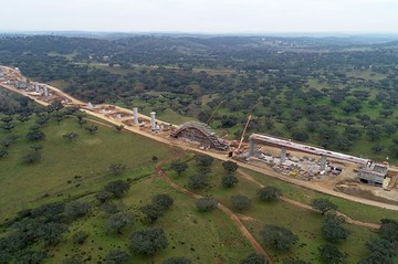 Gran cantidad de equipos para la construcción del primer tramo de alta velocidad de Portugal