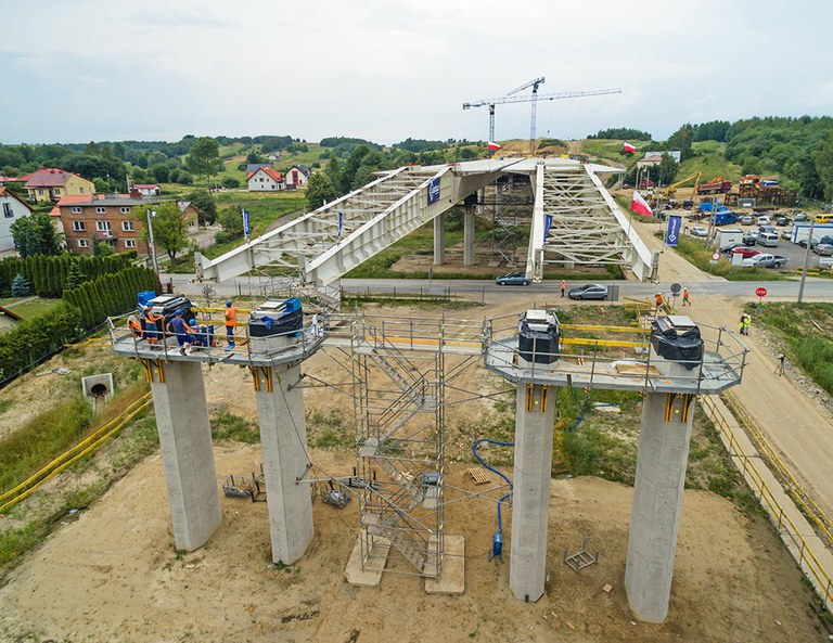 Tecnología de encofrado para dos puentes empujados en Polonia
