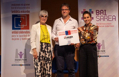 ULMA Construction recibe la placa de reconocimiento de “Entidad Colaboradora para la Igualdad de Mujeres y Hombres” otorgado por EMAKUNDE